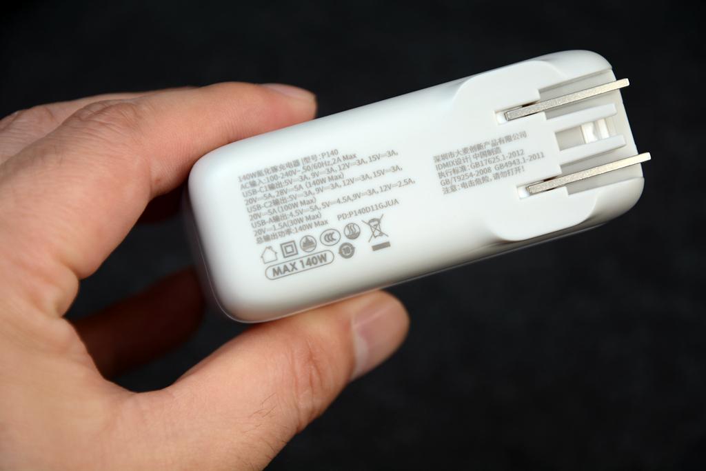 三口快充，出行無憂 IDMIX大麥140W氮化鎵充電器，商務差旅的智能能量站